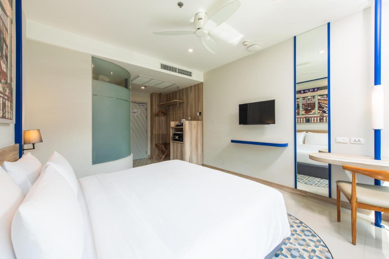 Deluxe Pool Access Room